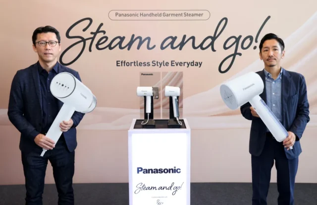 L-R-Keisuke-Nishida-MD-of-Panasonic-Malaysia-and-Shinichi-Tsuda-General-Manager-of-Appliances-Marketing-of-Panasonic-Malaysia-at-the-new-handheld-garment-steamer-launch